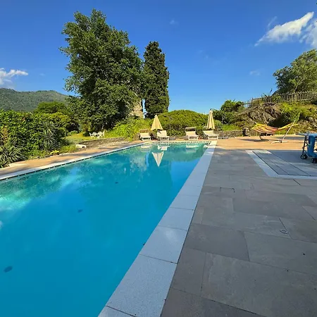 The Comfortable House With Big Pool In The Center Of Semesterbostad *