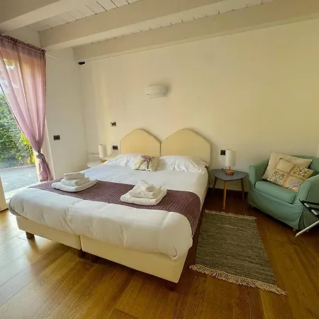 The Comfortable House With Big Pool In The Center Of Semesterbostad Mergozzo